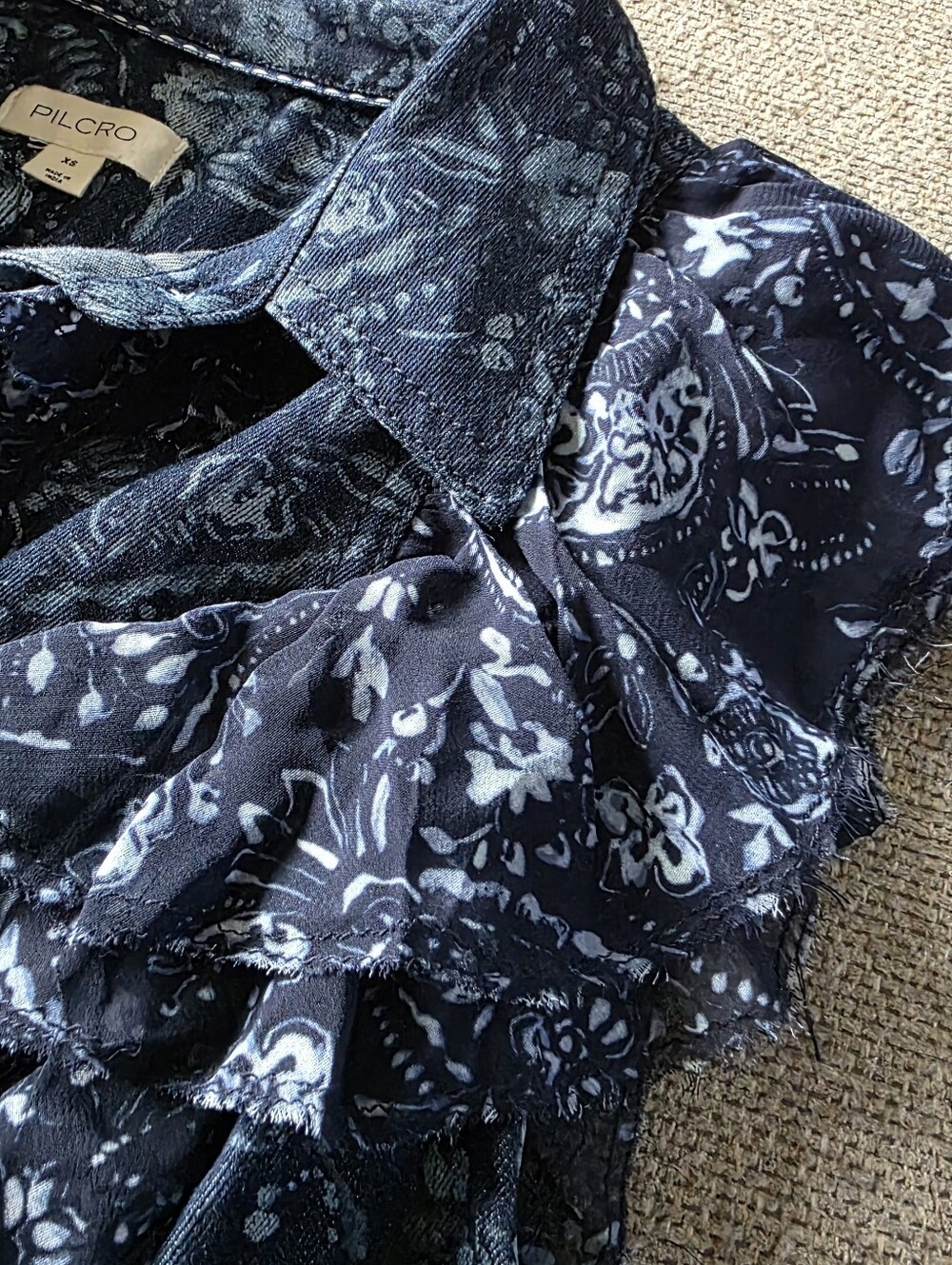 Pilcro Sleeveless Buttondown Blouse Blue Paisley Flowy Country Festival Style - Picture 4 of 6